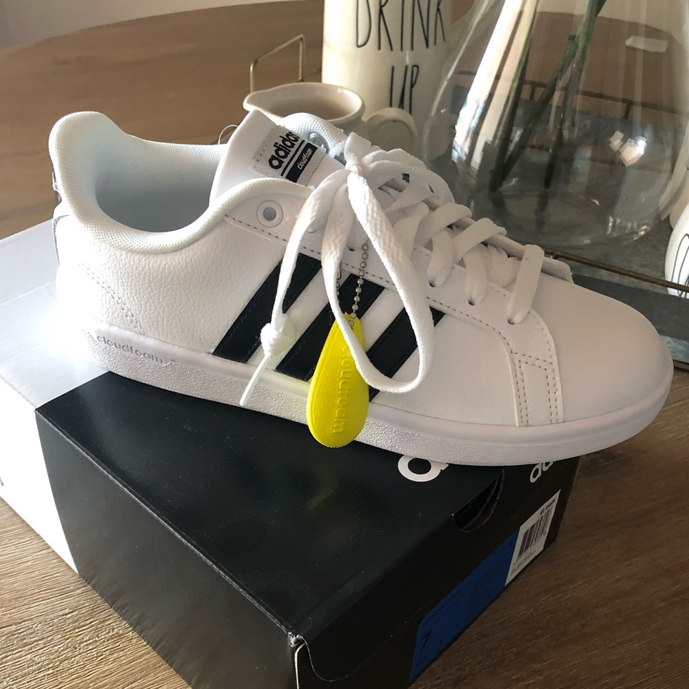 ADIDAS
ADVANTAGE SNEAKER - WOMEN'S